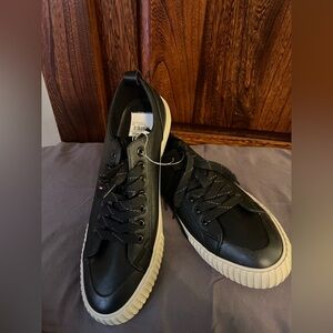 Stylish Levi’s Men’s 9.5 or Women’s 11 Black Lace Up Anakin Shoes, new with tag